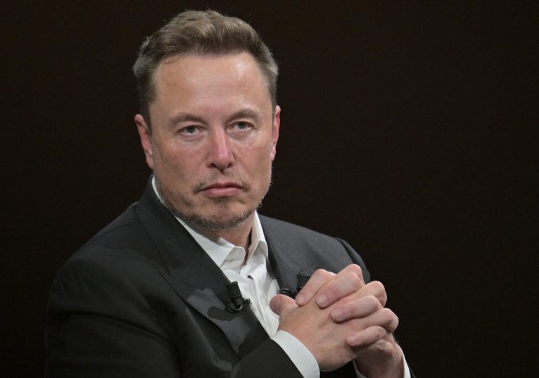 Musk advierte de "robots humanoides" en "era de la abundancia" de IA
