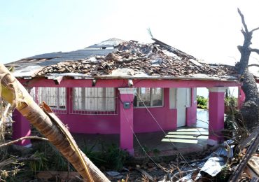 "La casa de Tarzán" en Acapulco, testigo de la furia del huracán Otis