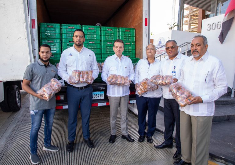 Distribuyen 400 mil panes en comunidades afectadas por disturbio tropical
