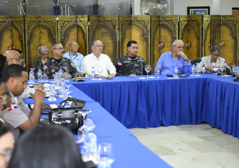 Policía Nacional se reúne con profesionales de la institución para tratar proyectos de mejoras a la labor institucional