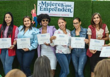Mujeres que Emprenden Santo Domingo Norte y COOPOSAKA brindan formación en finanzas para emprendedoras