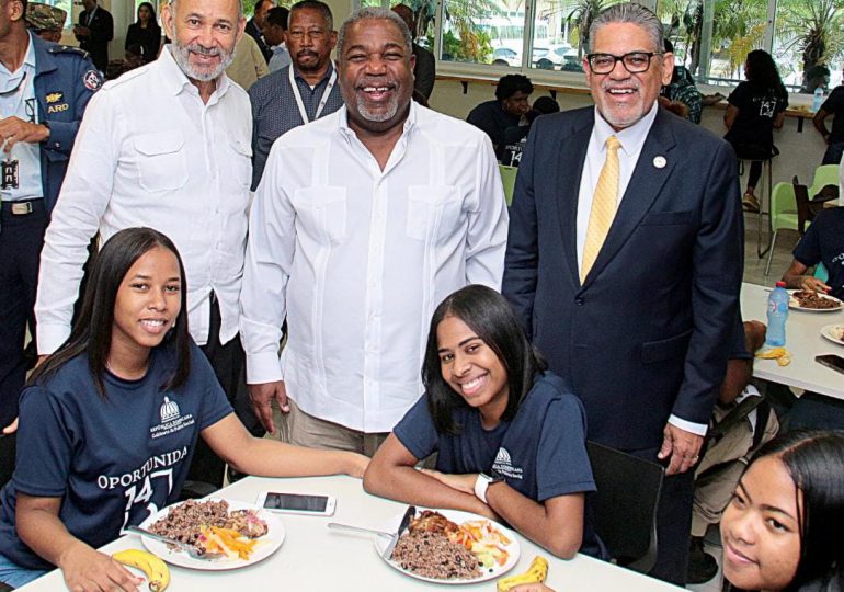 INABIE incluye al 100% de los estudiantes del programa Oportunidad 14-24 a la alimentación escolar