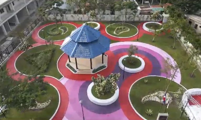 VIDEO | Alcalde Kelvin Cruz inaugura parque moderno en Las Uvas con inversión de RD$ 10 millones