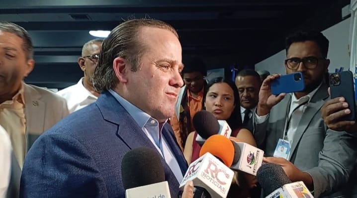José Paliza responde a Leonel Fernández sobre contrato Aerodom