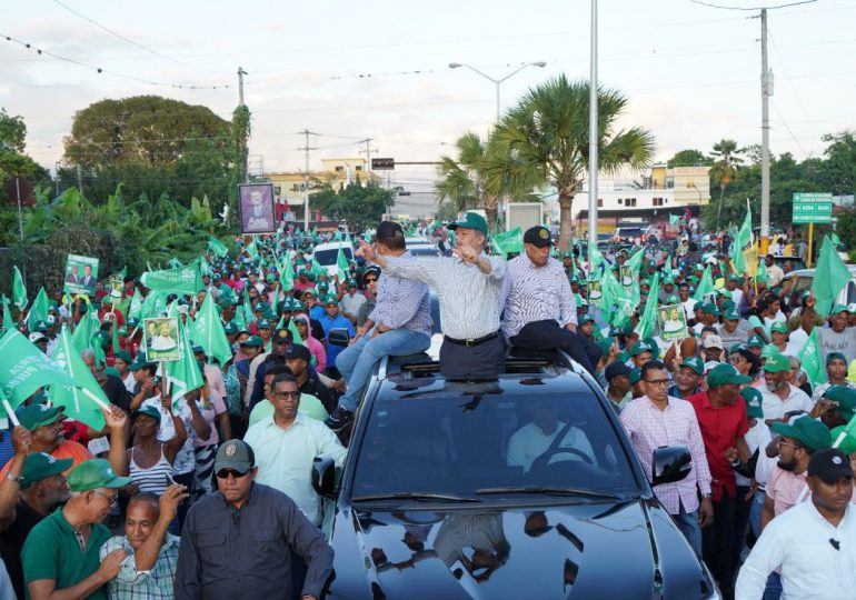 Caravana multitudinaria reúne miles en las calles de San Juan en respaldo a Leonel