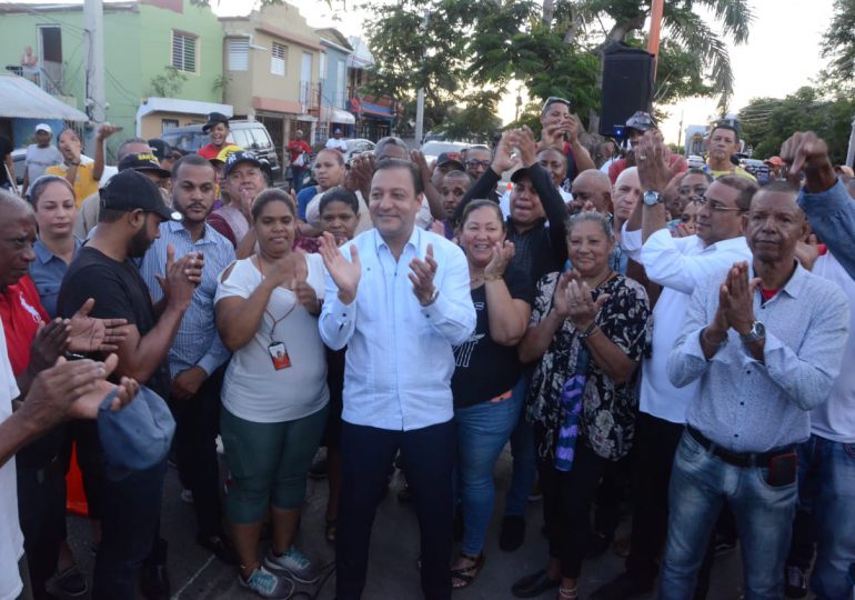 Abel Martínez entrega bulevar en Avenida Guaroa de Los Ciruelitos