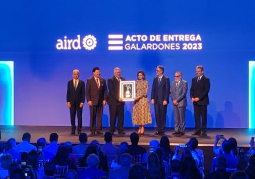 VIDEO | César Iglesias gana el galardón “Nacional a la Industria Dominicana 2023” de la AIRD