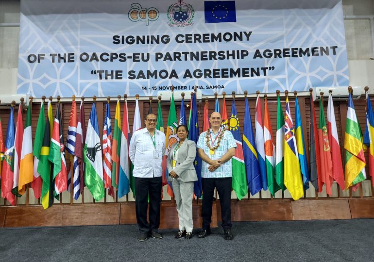 Ministro de Economía firma el Acuerdo de Samoa en representación de República Dominicana