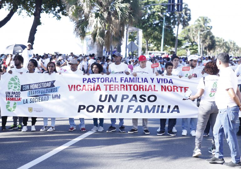 Bajo el lema "Con honestidad transformamos la sociedad" caminaron los dominicanos en "Un paso por mi familia 2023"