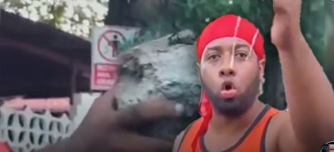 VIDEO | Hombre arrebata cadena a mujer por no pagarle mil pesos de parqueo en Boca Chica