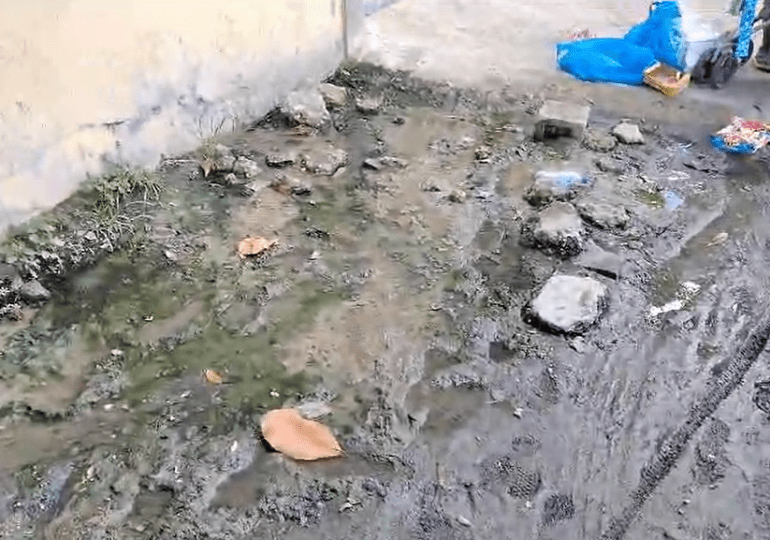 VIDEO | Denuncian aguas residuales afectan a una escuela en Sabana Perdida