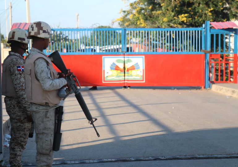 Haití amanece con frontera cerrada por Juana Méndez