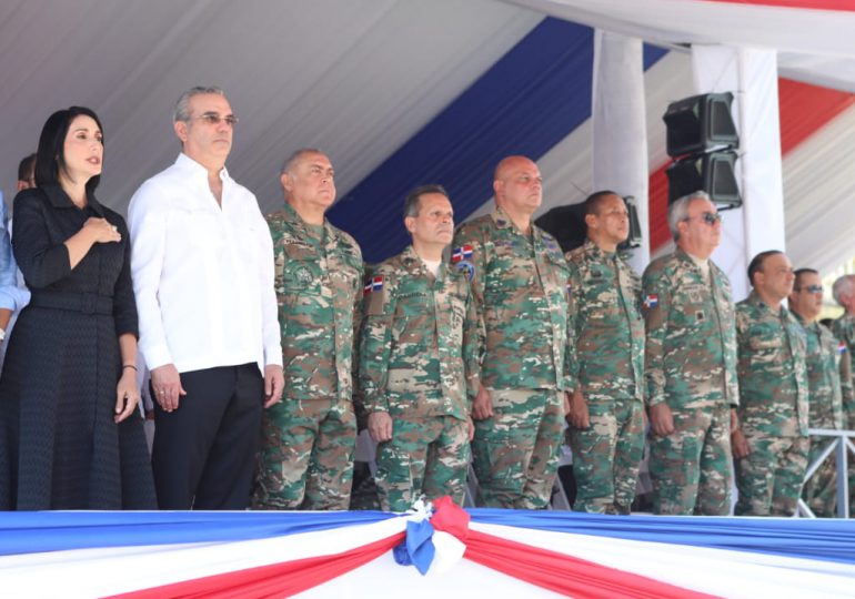 Autoridades militares participan en actos conmemorativos por el 179 aniversario de la Constitución