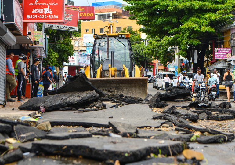 Deligne Ascención: El Gobierno lleva soluciones a problemas dejaron las lluvias en Santo Domingo Oeste