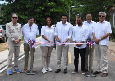 Ministro de Turismo inaugura reconstrucción de infraestructuras viales en Las Terrenas, Samaná