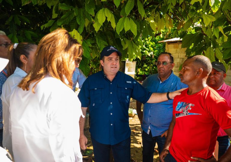 VIDEO | Ministro José Paliza visita Arenoso con más ayudas a familias afectadas por disturbio tropical del pasado fin de semana