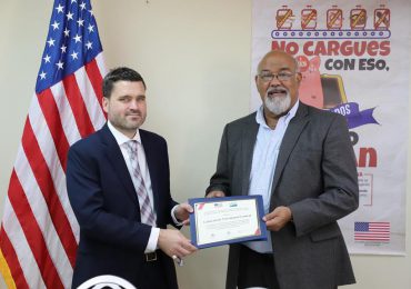 Embajada EEUU dona US$3 millones en equipos y asistencia técnica a LAVECEN para combatir la Peste Porcina Africana en RD