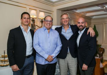Northwell Health de NY ofrece cóctel con especialistas en cirugía ortopédica en colaboración educativa con Grupo Yunen