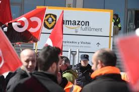 Trabajadores de Amazon en Alemania organizan una huelga durante el "Black Friday"