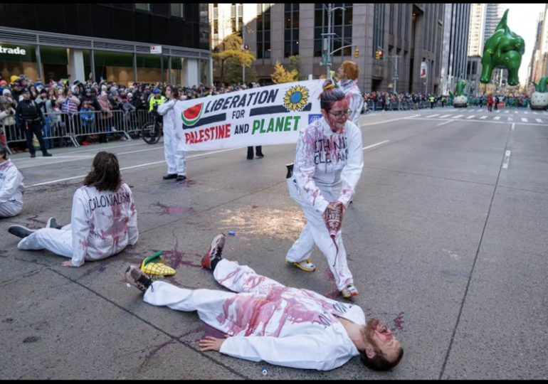 Gaza y la crisis climática se cuelan en el desfile de Acción de Gracias de Nueva York