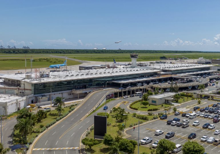 AERODOM aclara ajuste por inflación a tarifas aeroportuarias autorizado por Comisión Aeroportuaria 