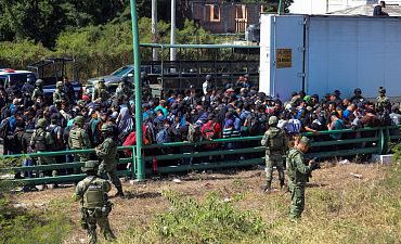 Detienen a 246 migrantes en redadas en Ciudad de México