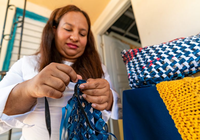 RD refleja menor pobreza multidimensional de las mujeres que el promedio de ALC pese a que persisten desafíos