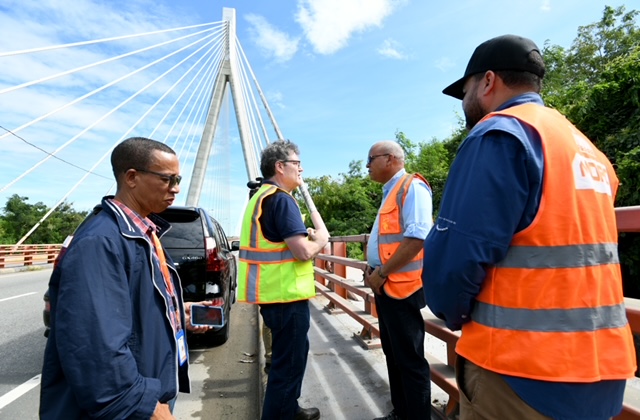 Obras Públicas inicia mantenimiento preventivo al puente Mauricio Báez