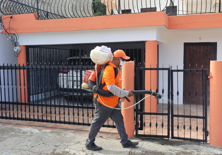 Ayuntamiento de Santiago realiza exitosa jornada de fumigación contra el dengue