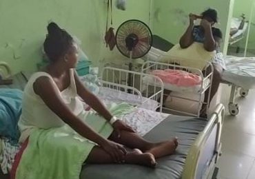 Pese a cierre, haitianas embarazadas continúan llegando a hospitales de la frontera