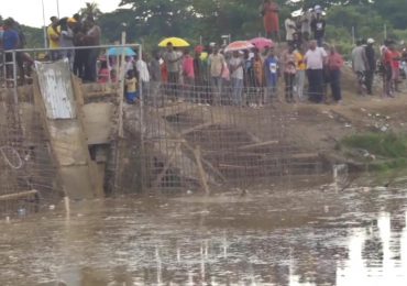Crecida del río Masacre afecta trabajos de construcción en canal haitiano