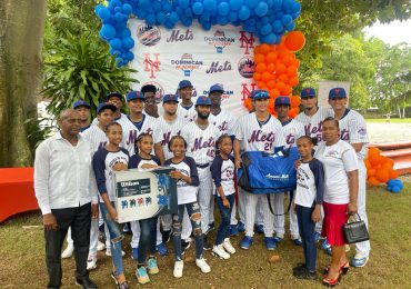 Fundación NY Mets respalda a jóvenes; entrega utensilios deportivos a academias