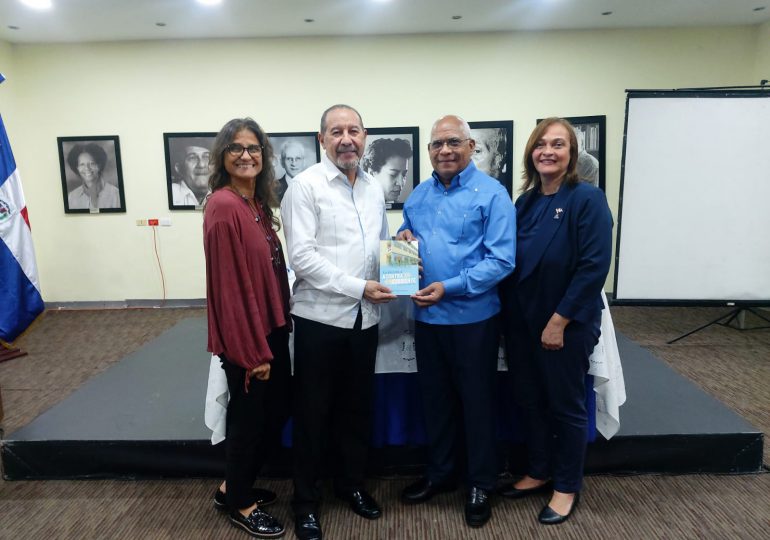 Presentan en un libro situación de la educación pública en RD