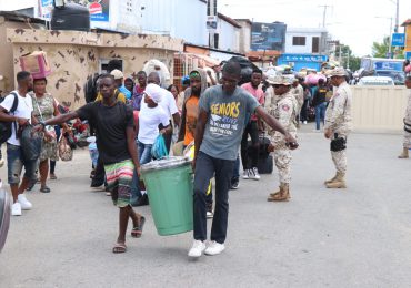 Sancionarán con multas de hasta 500 mil gourdes a haitianos traficando mercancías desde RD hacia Haití