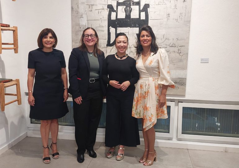 Hermanas Iliana Emilia y Scherezade García presentan exposición conjunta en Galería de Arte San Ramón