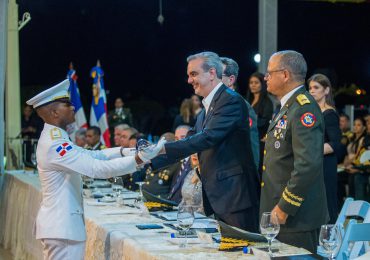 Presidente Abinader encabeza graduación de la LXII promoción de cadetes de la Academia Militar Batalla de Las Carreras