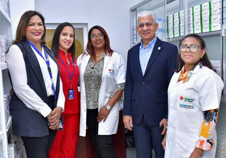 Presidente del Senado encabeza apertura de Farmacia del Pueblo en la institución