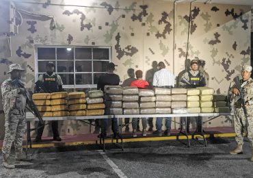 Cesfront y DNCD ocupan 499 libras de marihuana en Pedernales; arrestan a tres personas