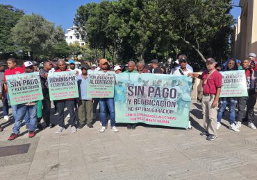 Campesinos de Monte Grande protestan frente al Palacio Nacional