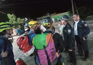 Rescatan turistas españoles perdidos en montaña de Barahona