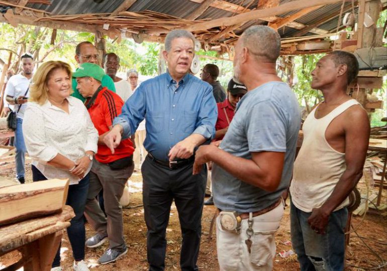 VIDEO | Leonel en visita a ebanistería de Barahona: “ineficiencia del gobierno golpea clase trabajadora”