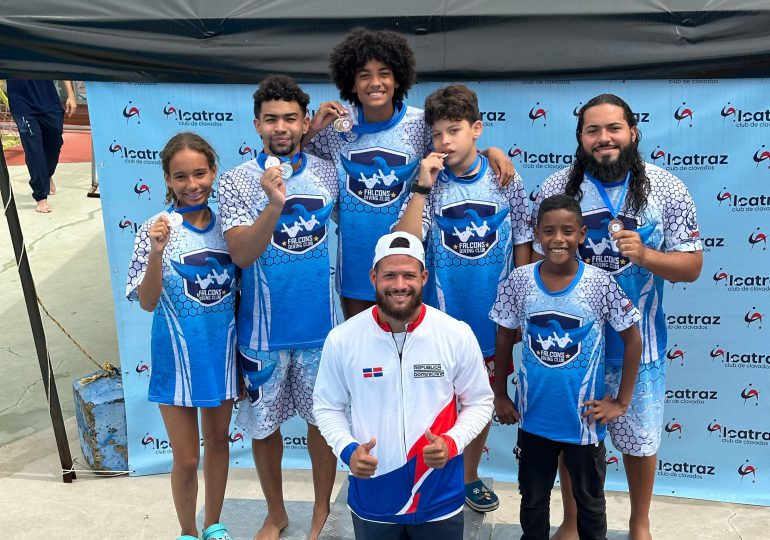 Clavadistas dominicanos consiguen 10 medallas en Copa Alcatraz Medellín