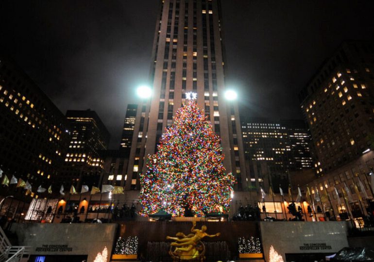#VIDEO: ¡Asombroso! Encienden las luces del árbol de Navidad de Rockefeller Center con más de 5,000 <strong>brillo</strong> multicolores