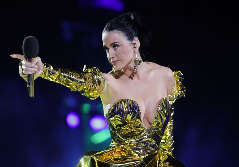 Katy Perry presenta por primera vez a su hija durante su concierto final en Las Vegas