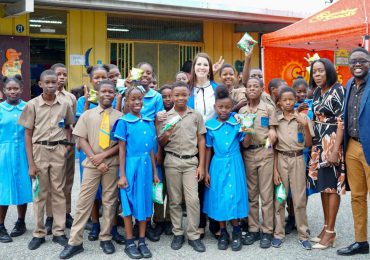 Embajada dominicana en Jamaica culmina 2023 donando Aula de Informática a Escuela Primaria Clan Carthy
