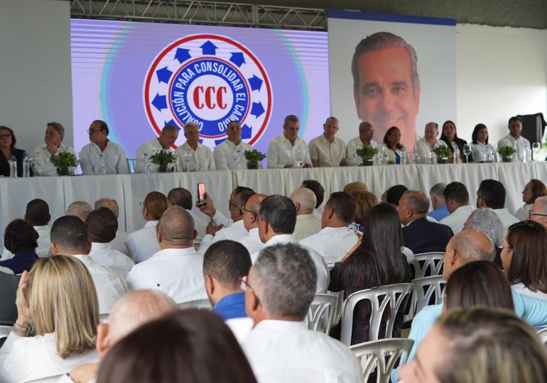 Abinader recibe respaldo de coalición integrada por más de 20 movimientos electorales no partidistas