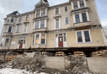VIDEO | Trasladan un edificio histórico canadiense con 700 pastillas de jabón