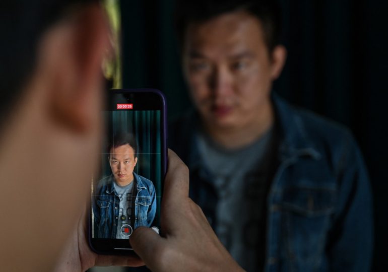 Dolientes chinos usan inteligencia artificial para resucitar digitalmente a sus muertos