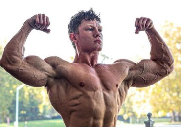 Un joven de 19 años rompe el récord de musculación que Arnold Schwarzenegger ha ostentado 57 años