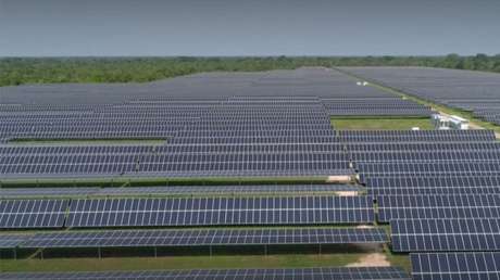 Colombia inaugura su mayor planta de energía solar